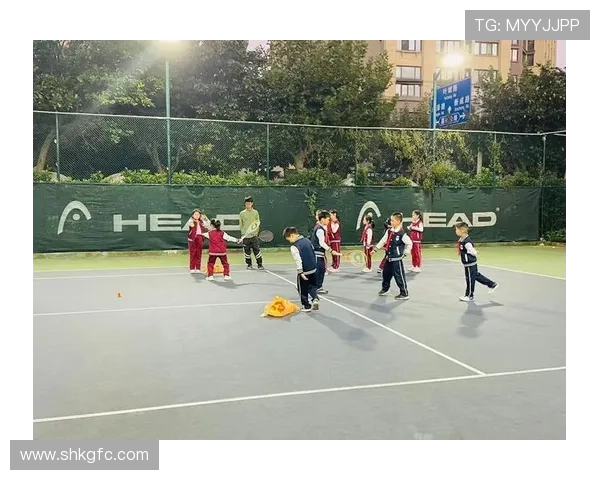 广州网球队在世界锦标赛中的默契配合与战术分析